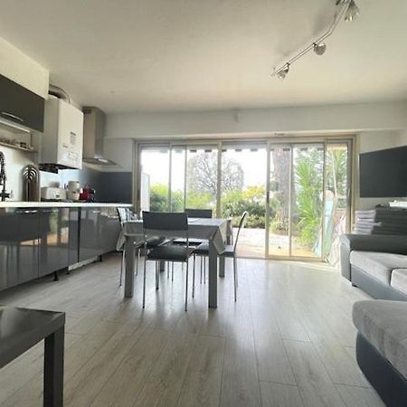 Appartement Face A La Mer Et Au Port Saint Laurent Du Var Avec Jardin Privatif Esterno foto