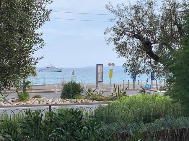 Appartement Face A La Mer Et Au Port Saint Laurent Du Var Avec Jardin Privatif Esterno foto