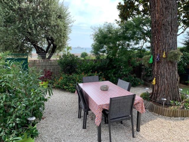 Appartement Face A La Mer Et Au Port Saint Laurent Du Var Avec Jardin Privatif Esterno foto