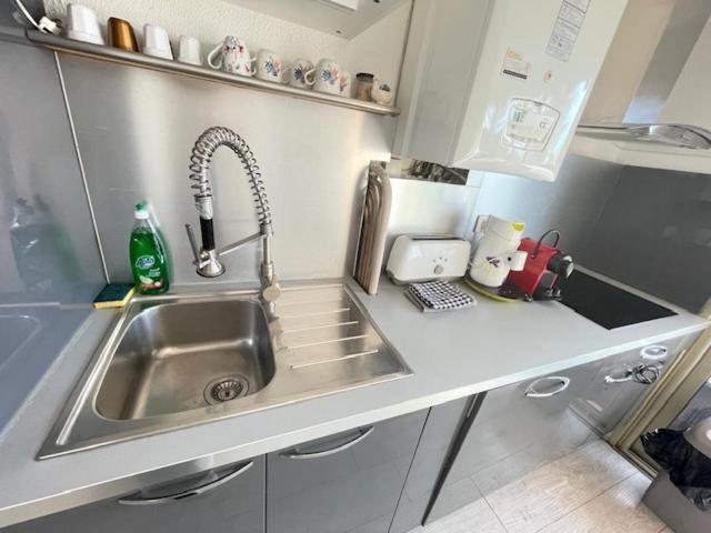 Appartement Face A La Mer Et Au Port Saint Laurent Du Var Avec Jardin Privatif Esterno foto